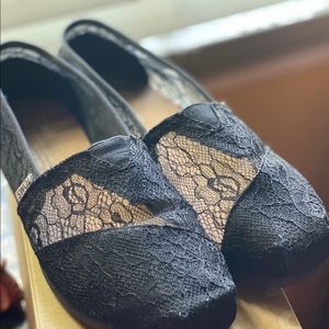 Toms classic black lace